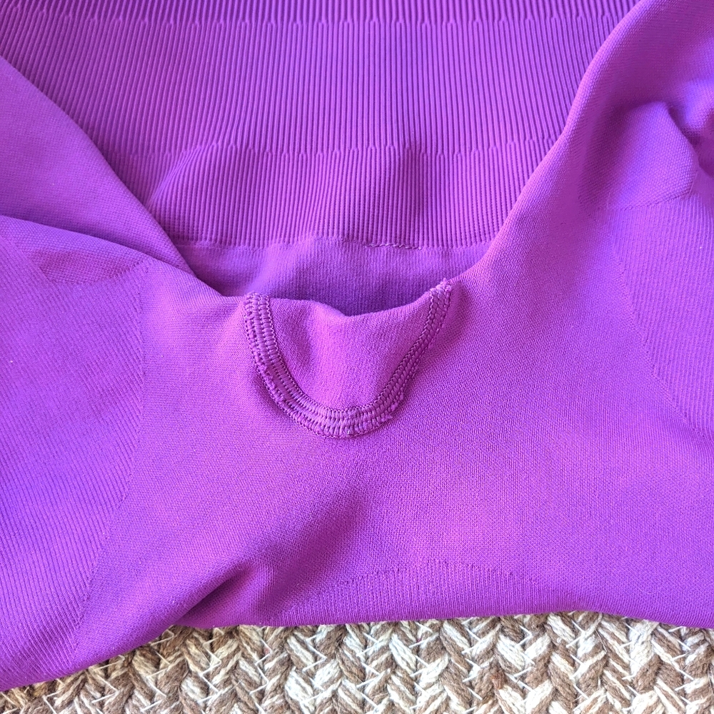 Lululemon Zone In Crop- Size 4 or 6 - *flaws* - Picture 10 of 16